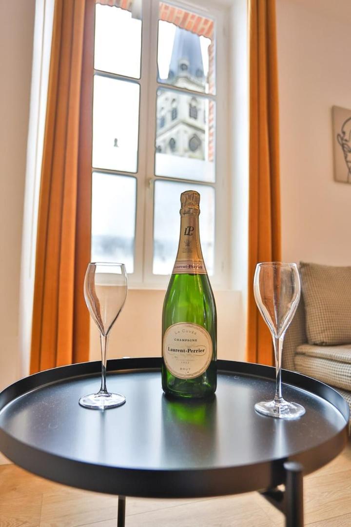Au 38, Charme Et Confort Dans Notre T2 A Epernay Luaran gambar
